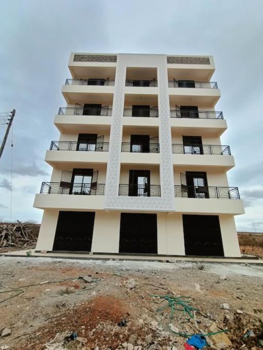 1 Bedroom Fully Furnished Luxurious Apartment Voi Town מראה חיצוני תמונה